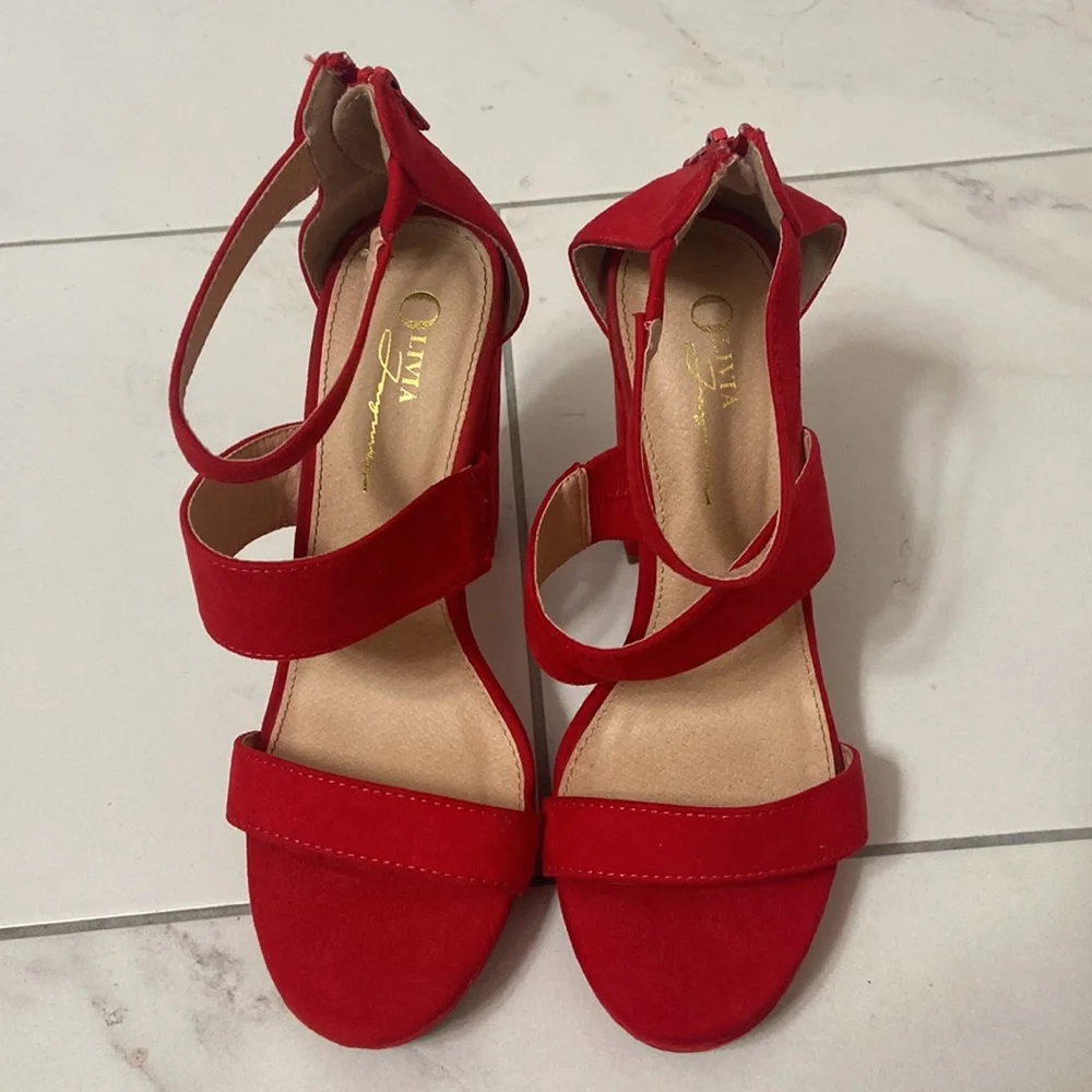 Red Heels - Picture 5 of 6
